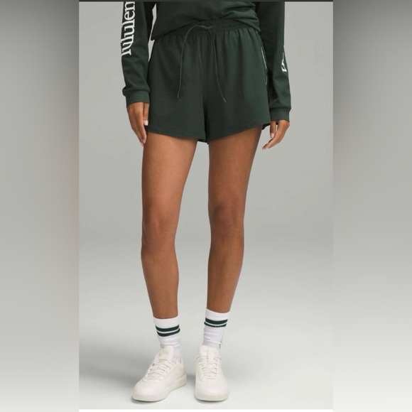 lululemon athletica Women's High-Rise Relaxed Shorts 3" - Green - Picture 4 of 4
